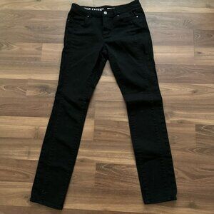 DKNY Women’s Jeans Soho Skinny Black Denim Mid Rise 6 Button Up.